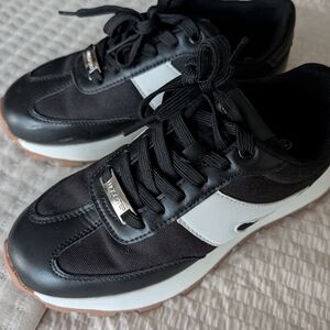 Lucky Step Air Cooled Sneakers